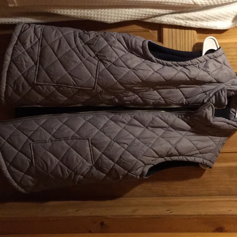 Reversible gray/black vest